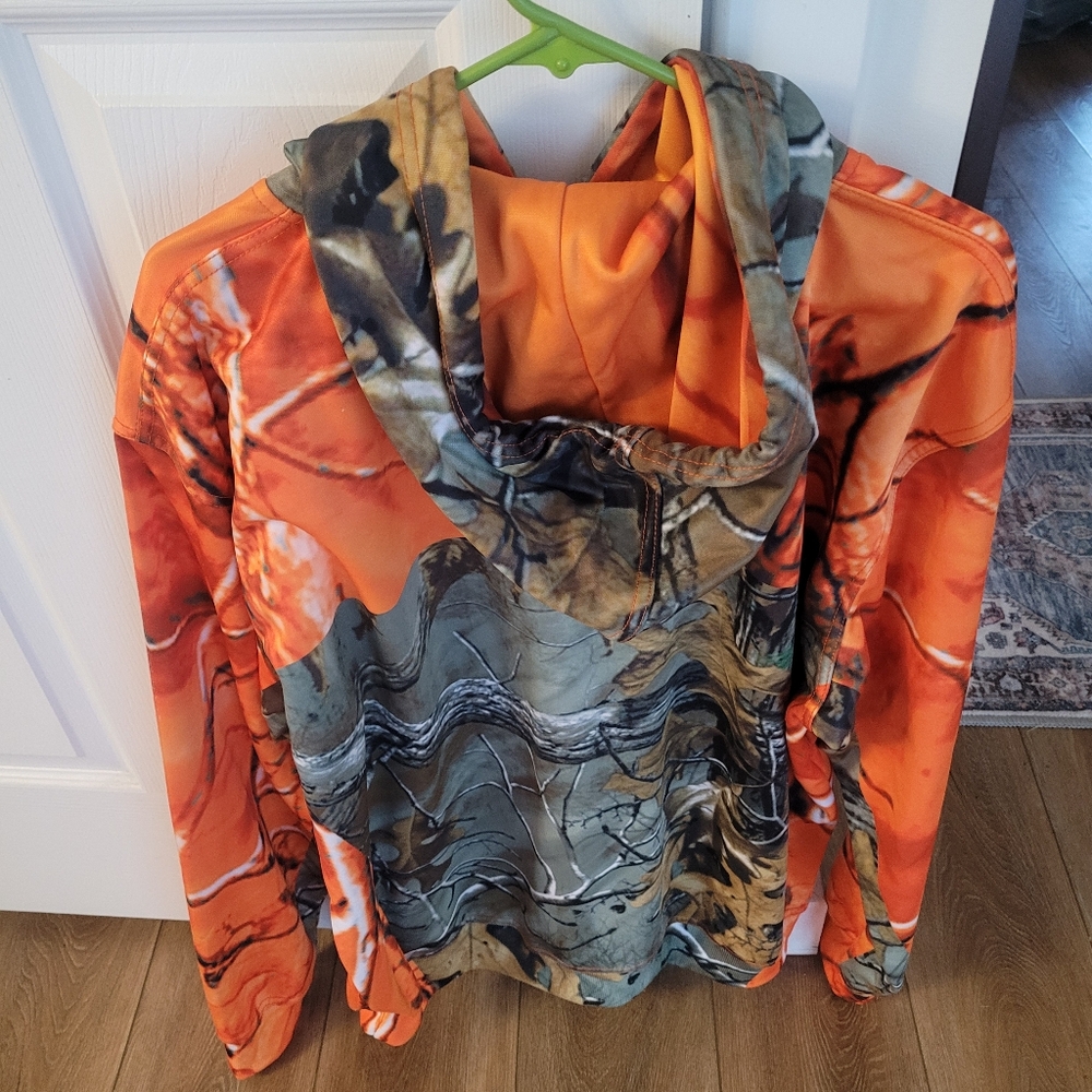 Warm camo hoody nwot and  free camo touque reversable to hunter orange